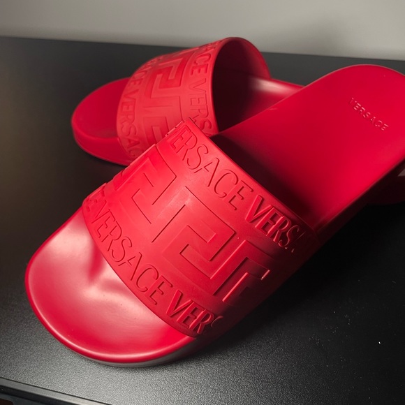 New with tag Real authentic Versace slides. Men’s size 9.5 - Picture 5 of 5